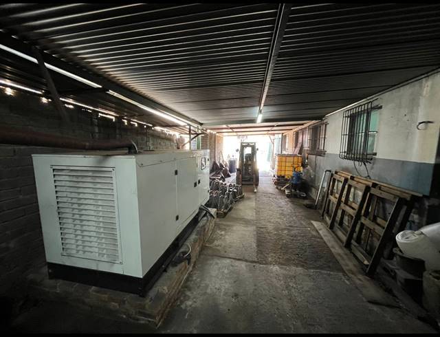 1,400M² WORKSHOP FOR SALE IN VULCANIA